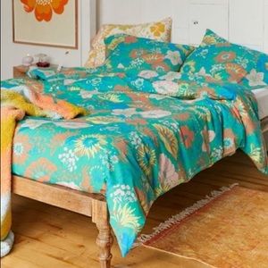 UO Gail Floral Duvet Cover (size twin xl)